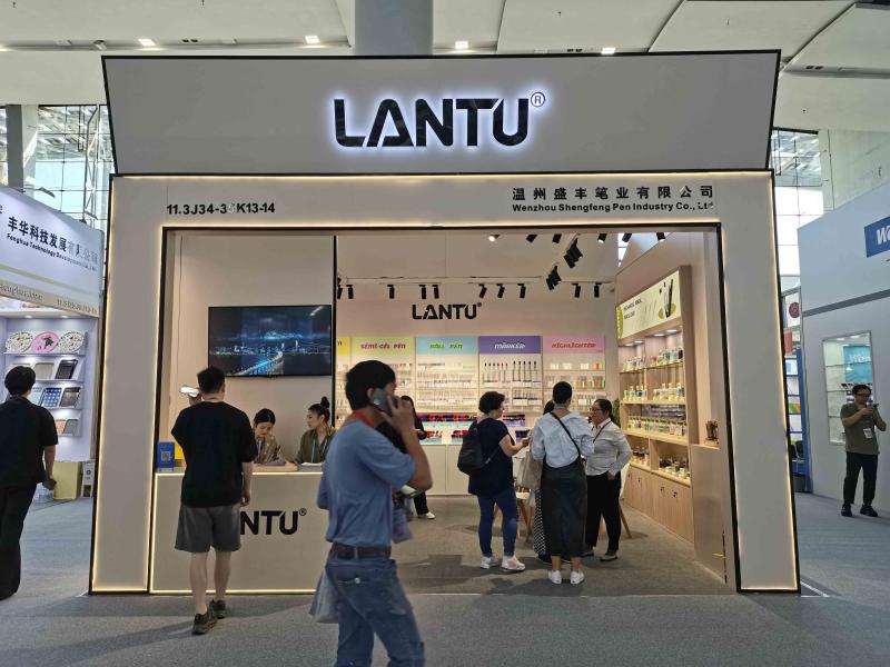 溫州盛豐筆業有限公司的第136屆獲獎廣交會展位設計搭建圖片