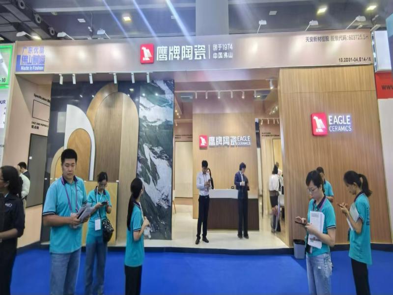 佛山石灣鷹牌陶瓷有限公司的第136屆獲獎廣交會展位設計搭建圖片