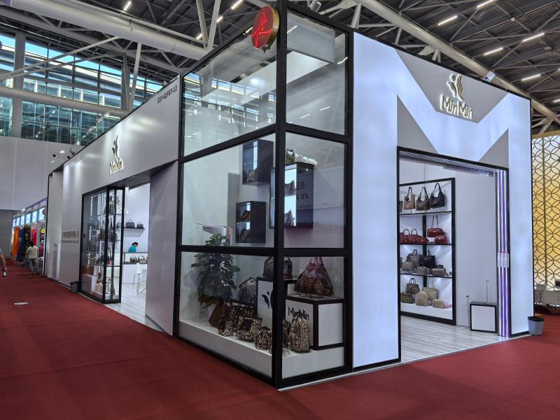 廣州市瑉銘皮具有限公司的第136屆獲獎廣交會展位設計圖片