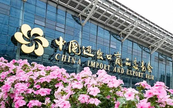 如何確保展覽展台設計符合廣交會的規定？