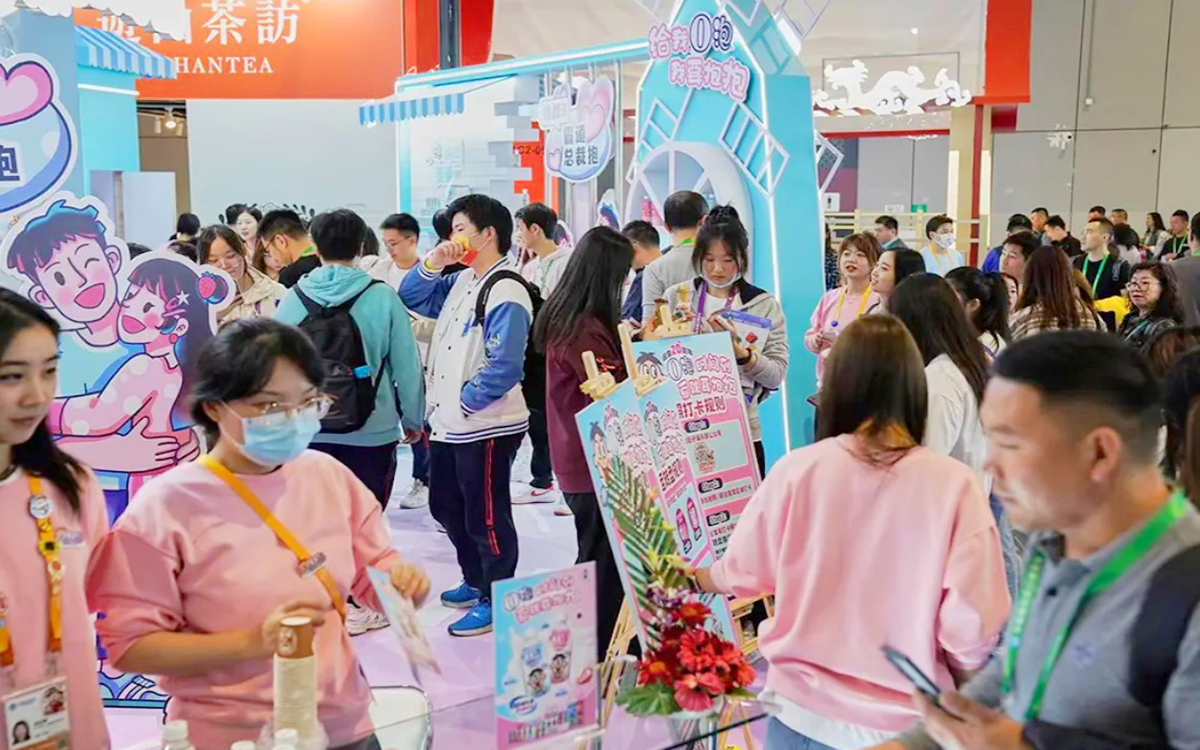 利用色彩搭配提升上海展台的情感共鳴：馬卡龍色係觸發青春共鳴